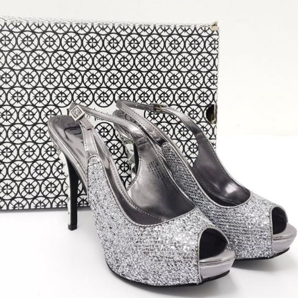NILCOLE MILLER SILVER SLINGBACK HEELS